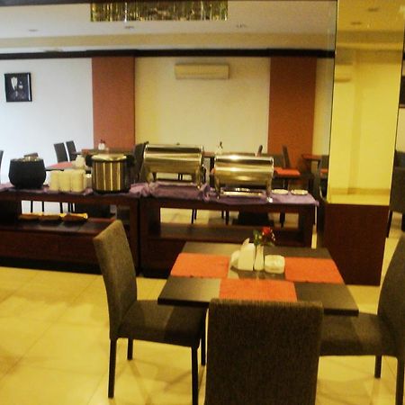 Imperial Hotel Kendari Экстерьер фото