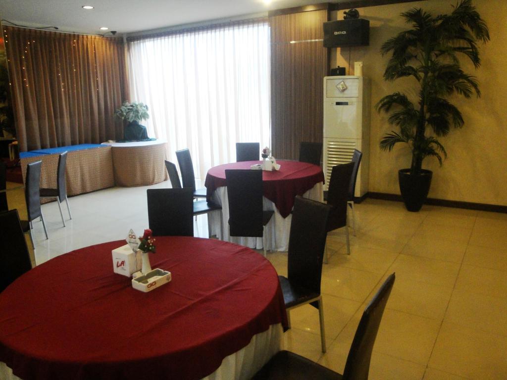Imperial Hotel Kendari Экстерьер фото