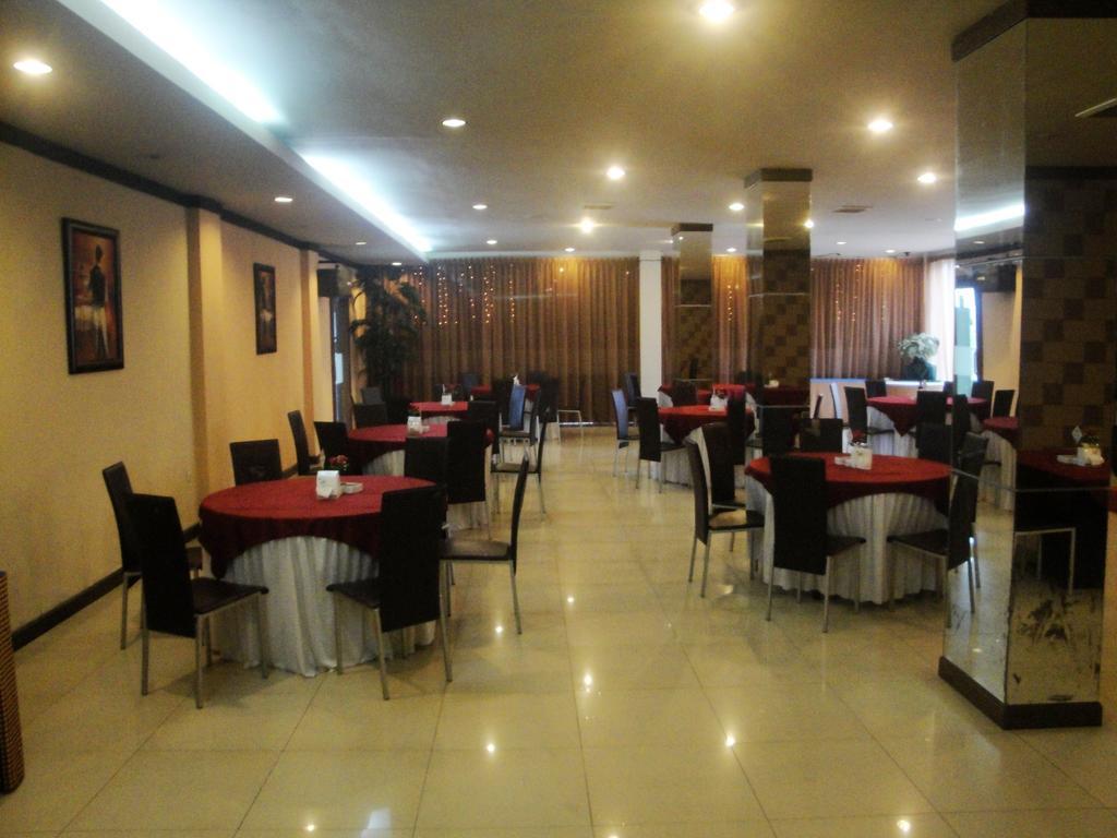 Imperial Hotel Kendari Экстерьер фото