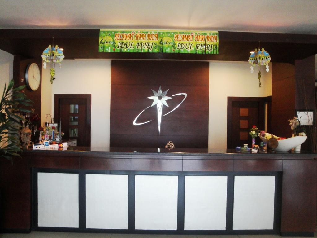 Imperial Hotel Kendari Экстерьер фото