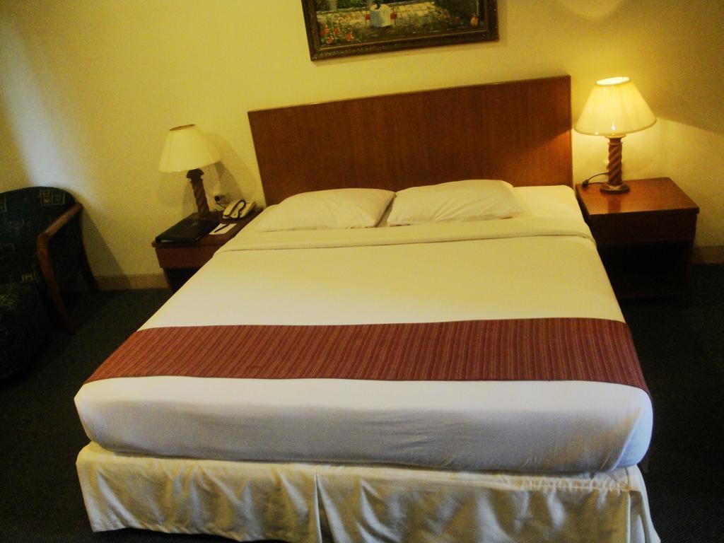 Imperial Hotel Kendari Номер фото