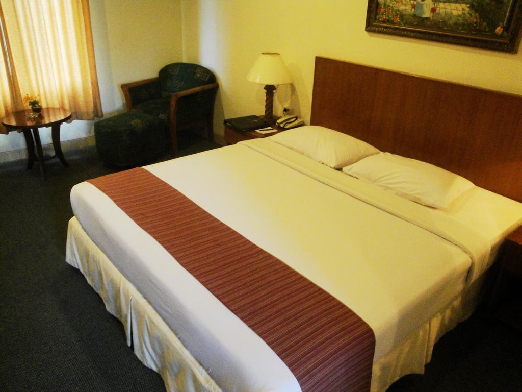 Imperial Hotel Kendari Номер фото