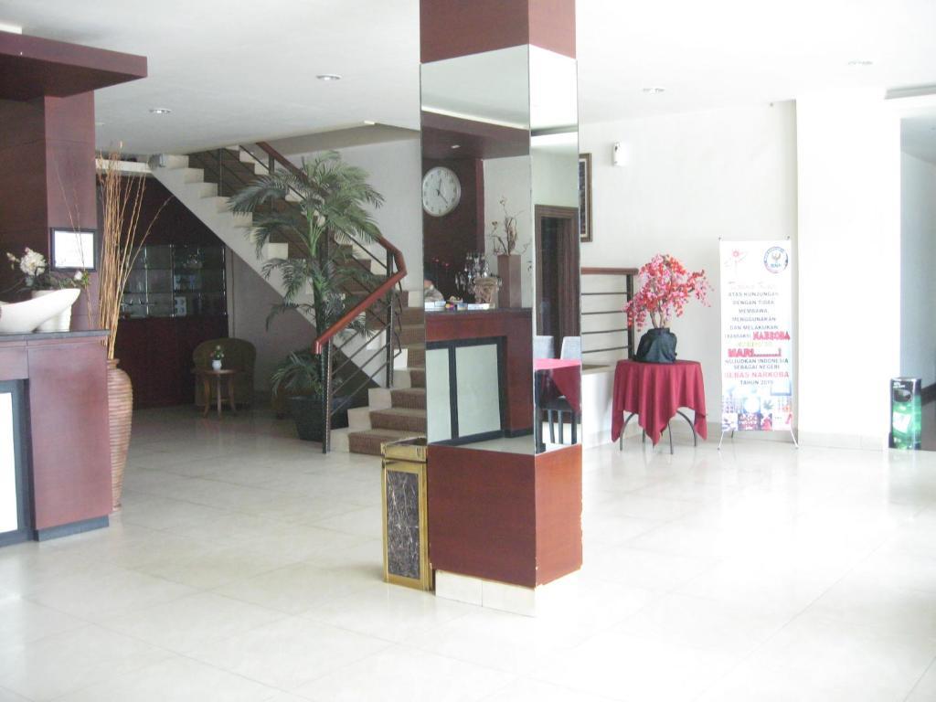 Imperial Hotel Kendari Экстерьер фото