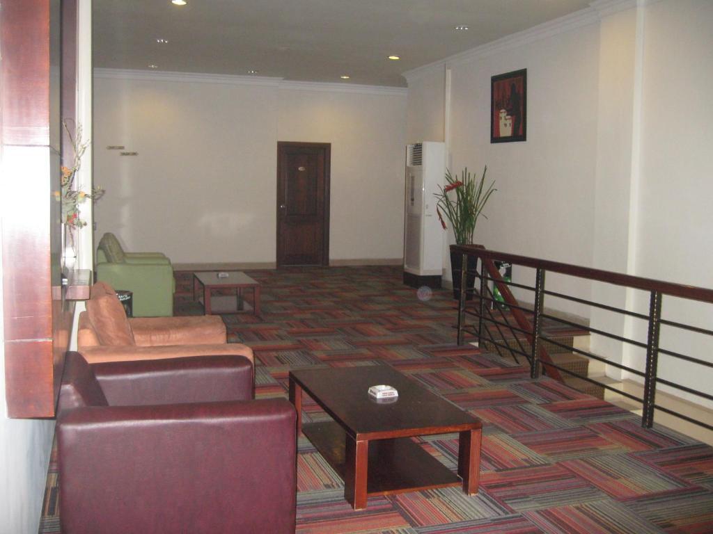 Imperial Hotel Kendari Экстерьер фото
