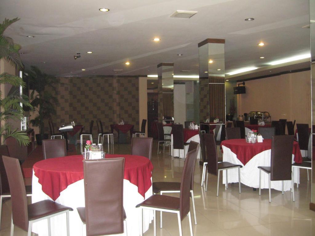 Imperial Hotel Kendari Экстерьер фото