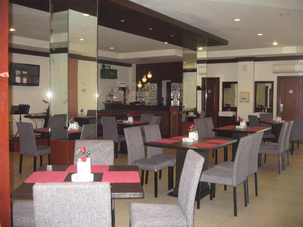 Imperial Hotel Kendari Экстерьер фото