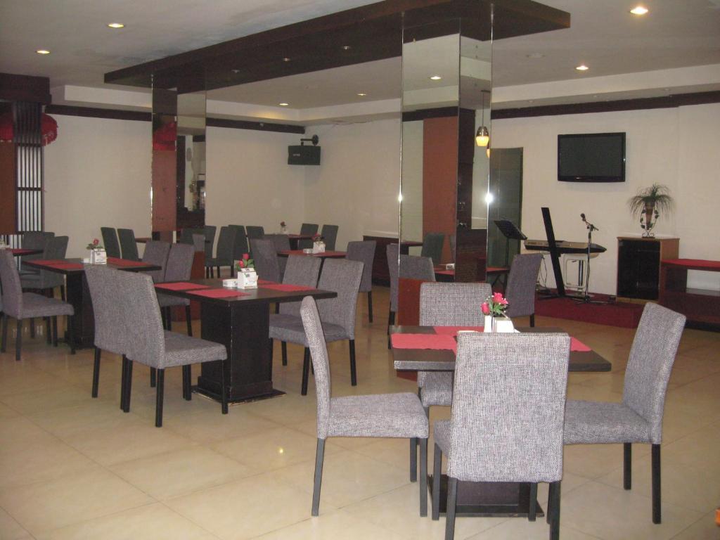 Imperial Hotel Kendari Экстерьер фото